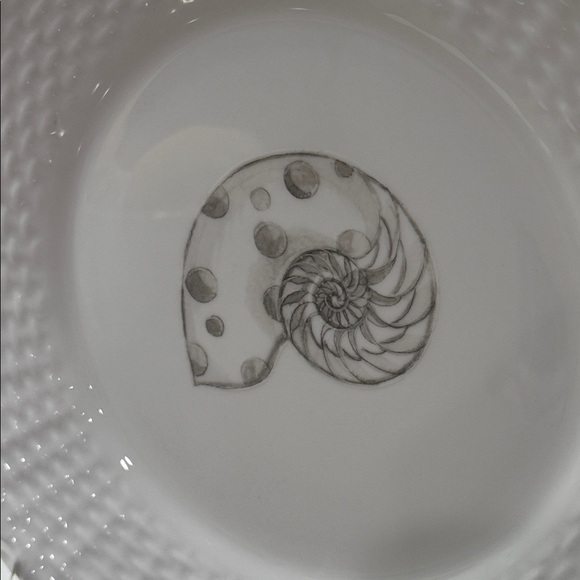 Wedgwood Nantucket Nautilus Shell Plate - Picture 2 of 4